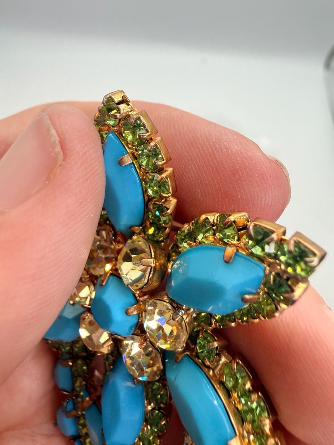 Vintage Statement Flower Brooch Gold Tone Turquoise Rhinestone 9