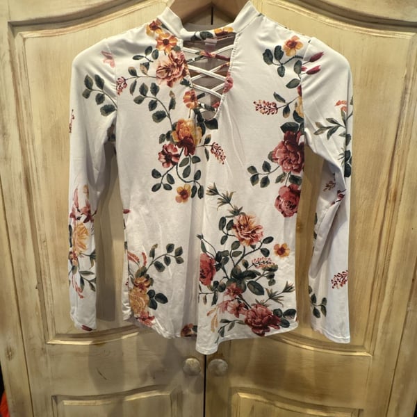 No Boundaries Floral Long Sleeve Top Size XL/XG (15-17)
