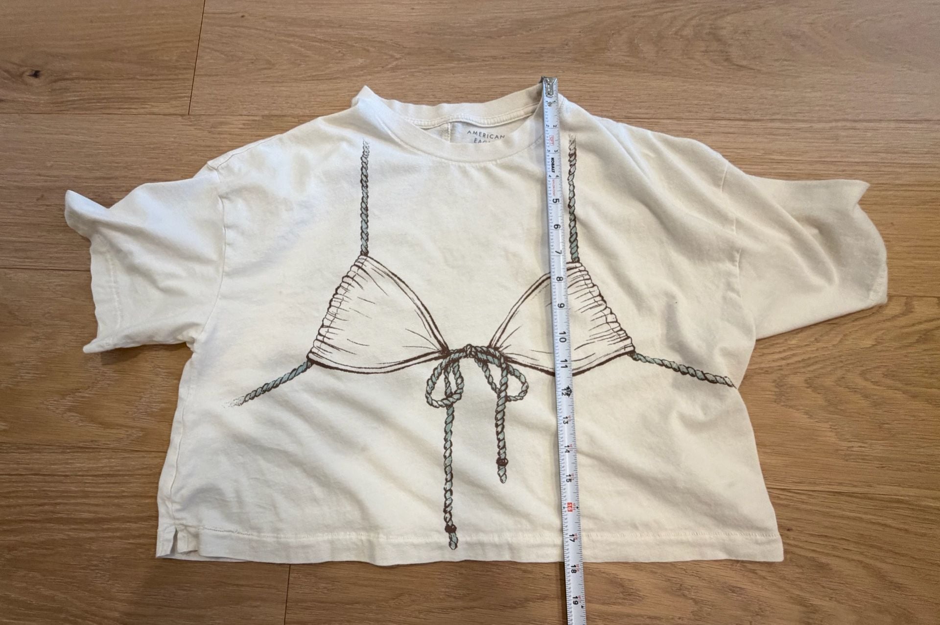 Gen Z American Eagle Bikini Graphic T-Shirt Size S Cream Cotton Crop Top 7