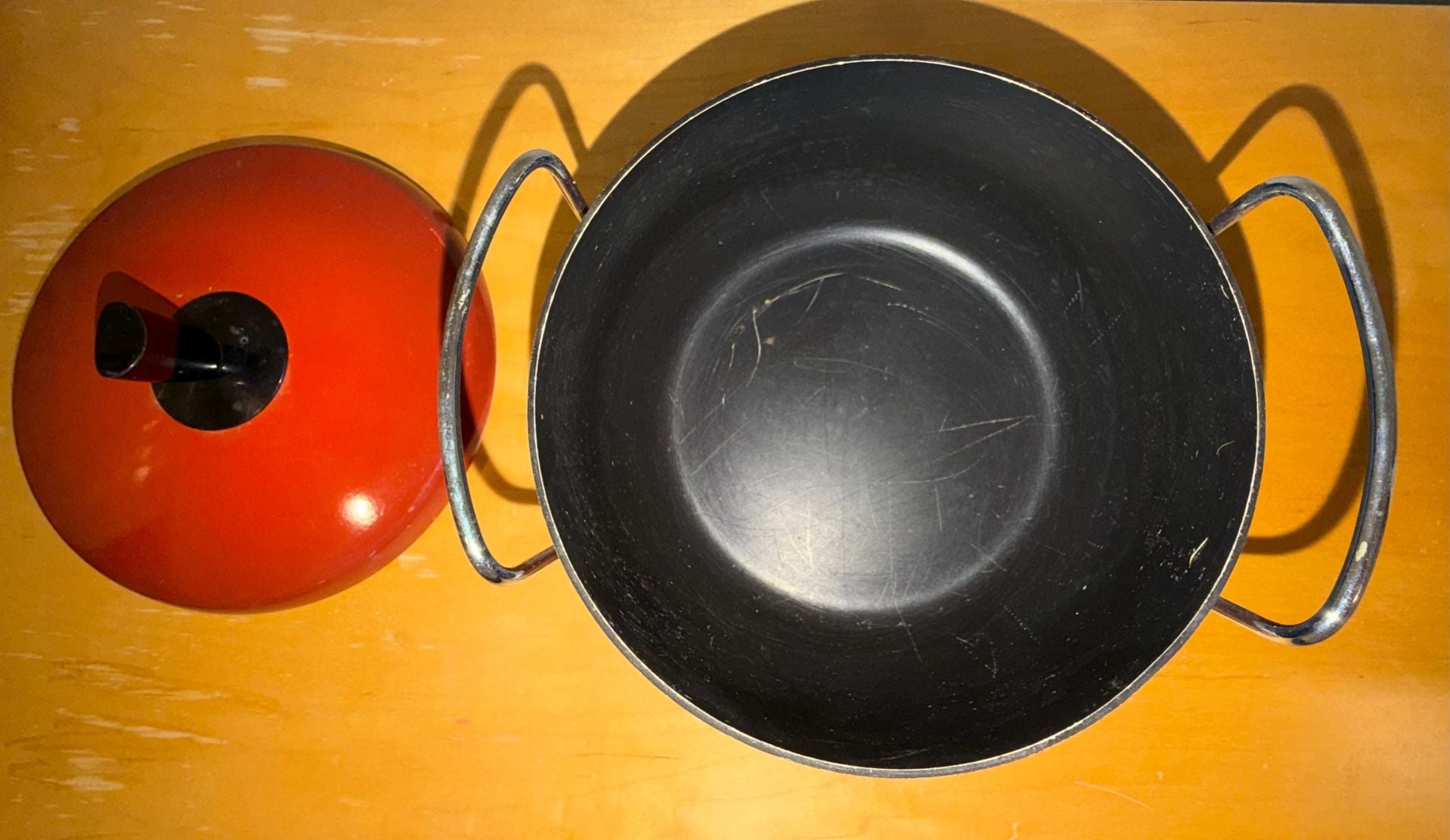 Vintage 60s Bounty By Wear Ever Dutch Oven 2 Quart Red Enamel Casserole Stand 7