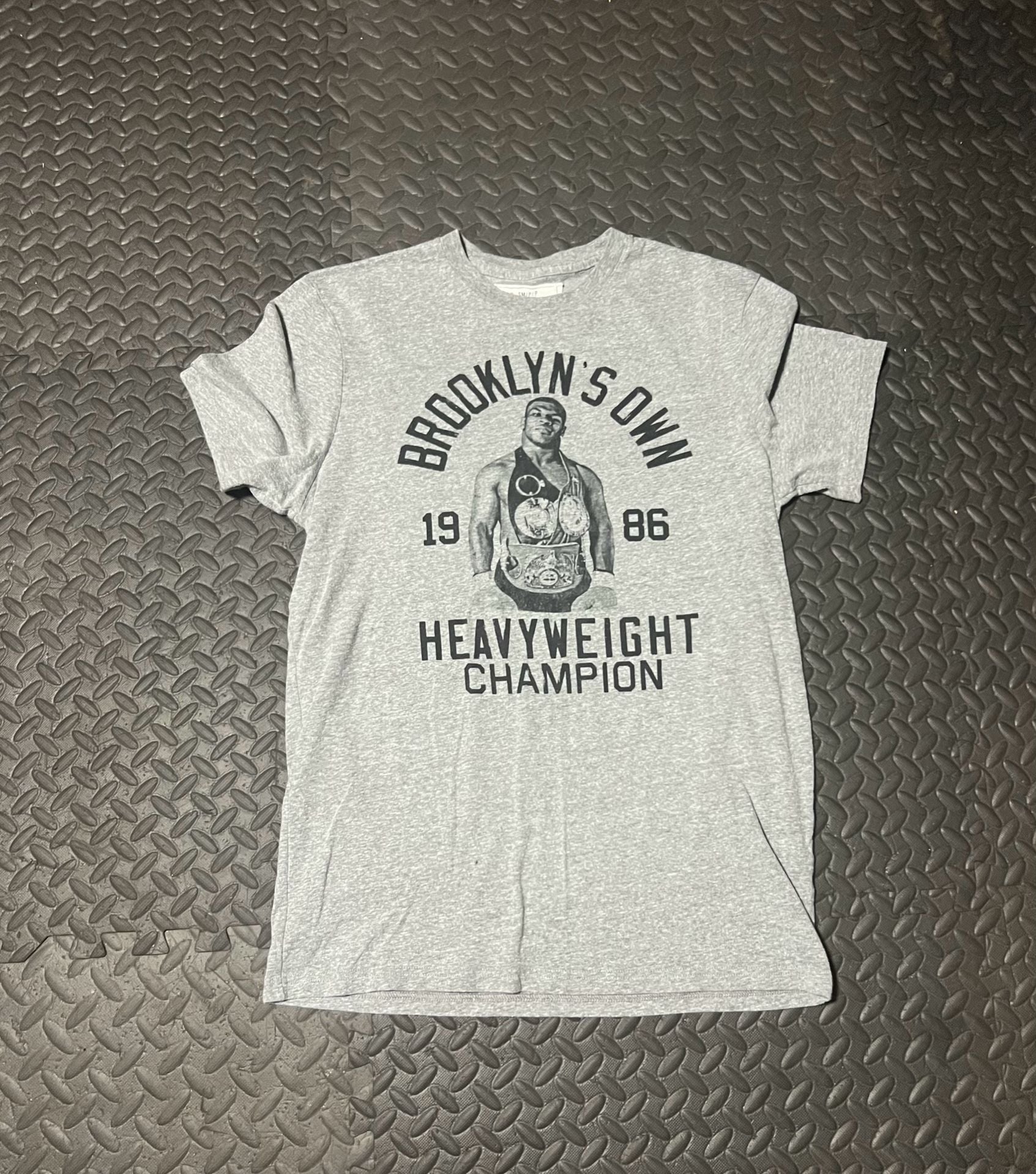Under Armour Roots Of Fight Mike Tyson Size Small Gray T-Shirt 2