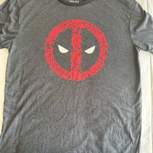 Aeropostale Marvel Deadpool Graphic T-Shirt Charcoal Gray Large