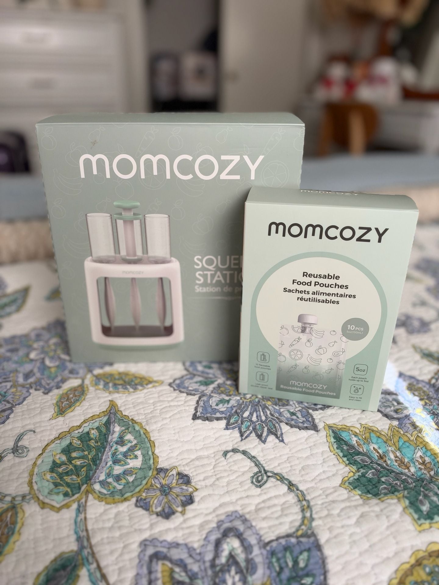 Momcozy Squeeze Station and Reusable Food Pouches Set 1
