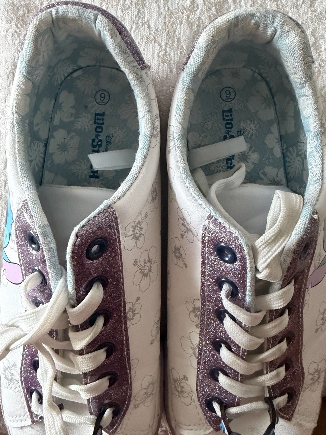 Disney Lilo & Stitch Sneakers Size 9 White 2