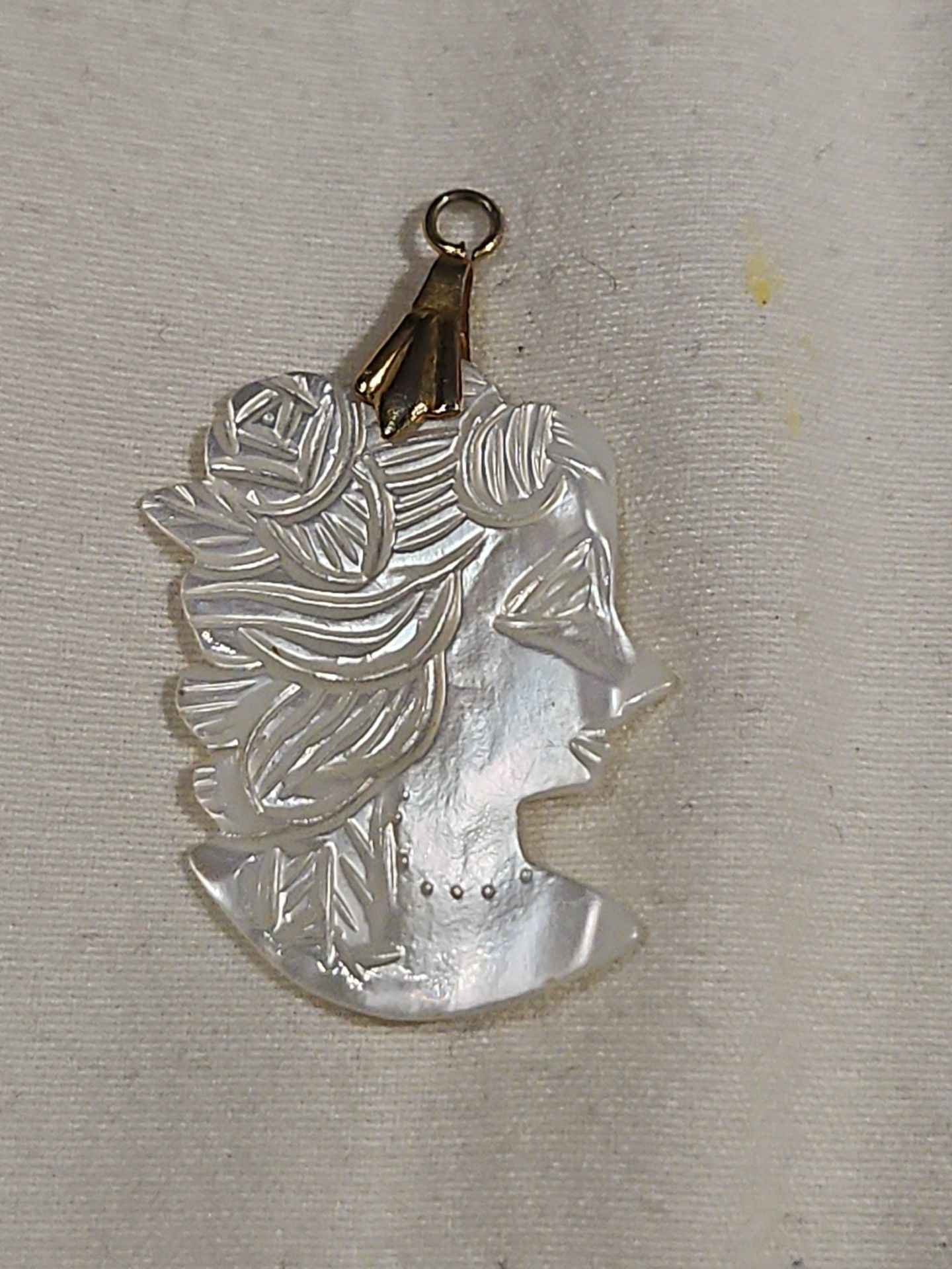 Vintage Mother of Pearl Cameo Pendant with Rose and Profile Design and Gold Tone 2