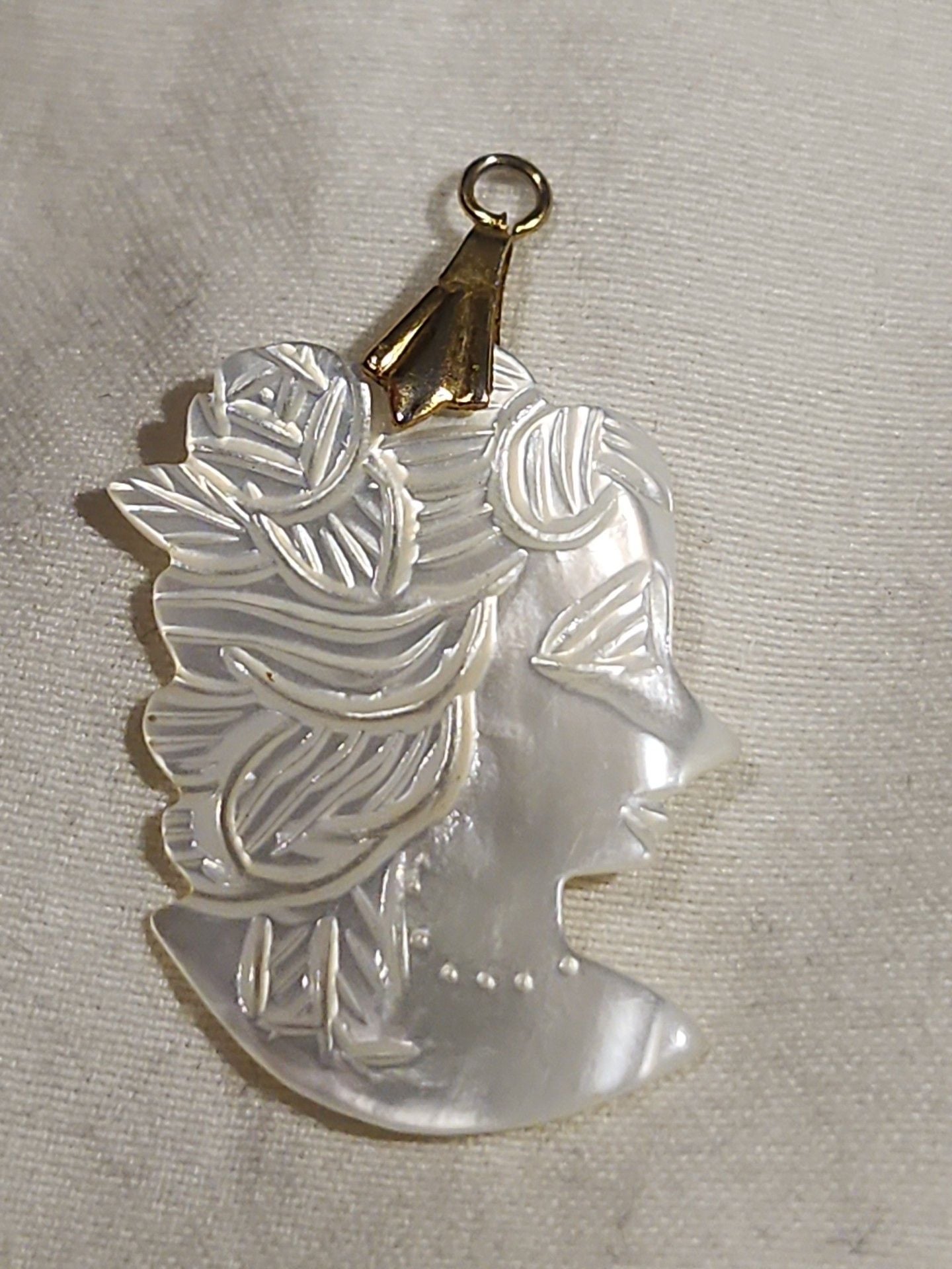 Vintage Mother of Pearl Cameo Pendant with Rose and Profile Design and Gold Tone 3