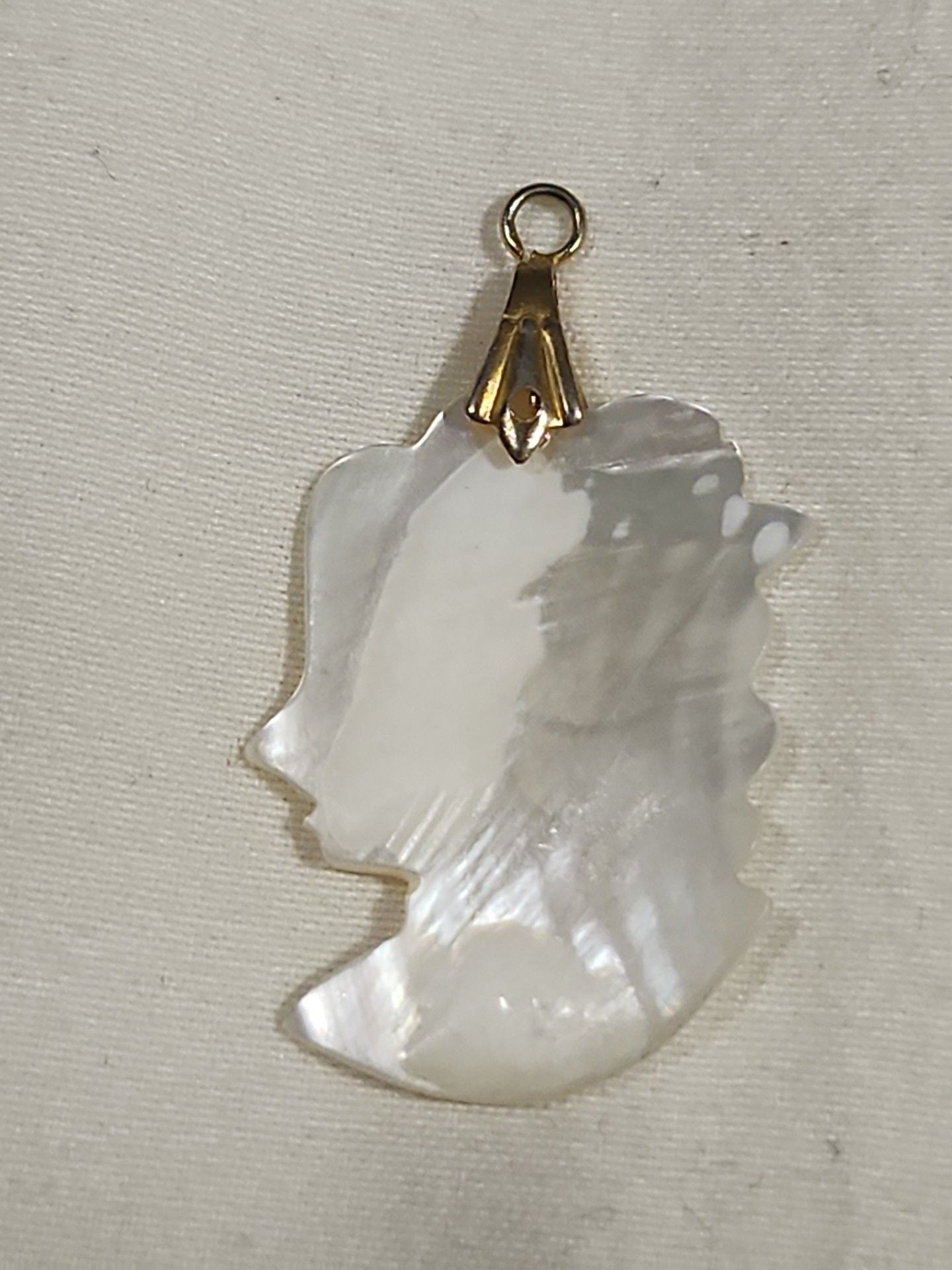 Vintage Mother of Pearl Cameo Pendant with Rose and Profile Design and Gold Tone 6