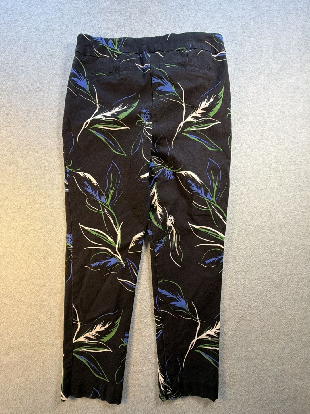 Chico's Palm Print Brigitte Slim Pull-On Crop Pant Size 8P Black Blue Green 8