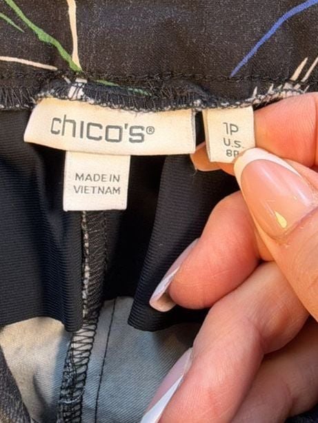 Chico's Palm Print Brigitte Slim Pull-On Crop Pant Size 8P Black Blue Green 7