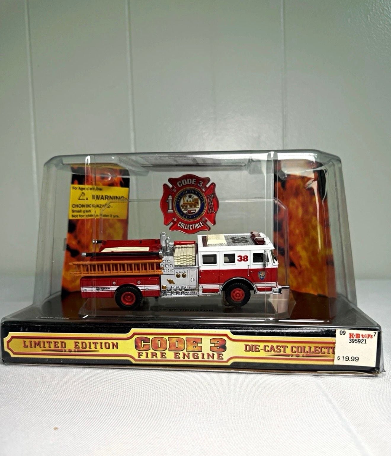 Code 3 Seagrave Pumper City of Houston 38 1/64 Scale Die-Cast Fire Engine 1