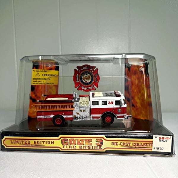 Code 3 Seagrave Pumper City of Houston 38 1/64 Scale Die-Cast Fire Engine