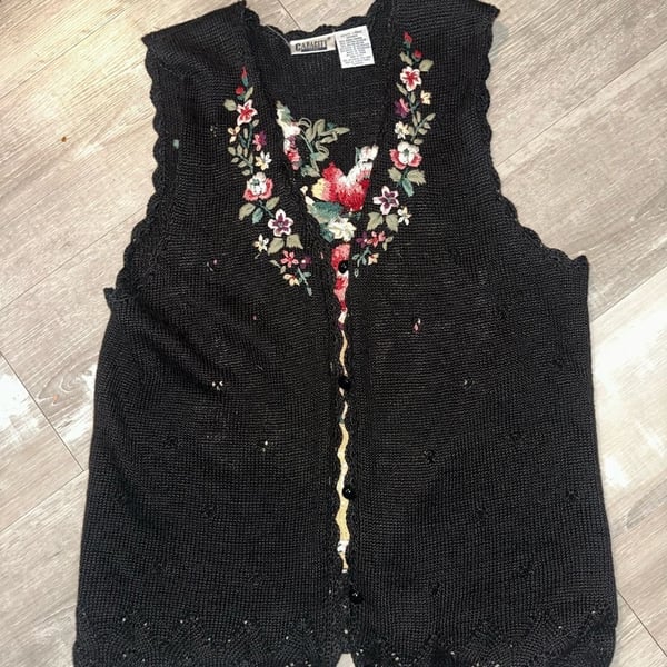 Capacity Petite Large Black Floral Embroidered Knit Sweater Vest with Scalloped