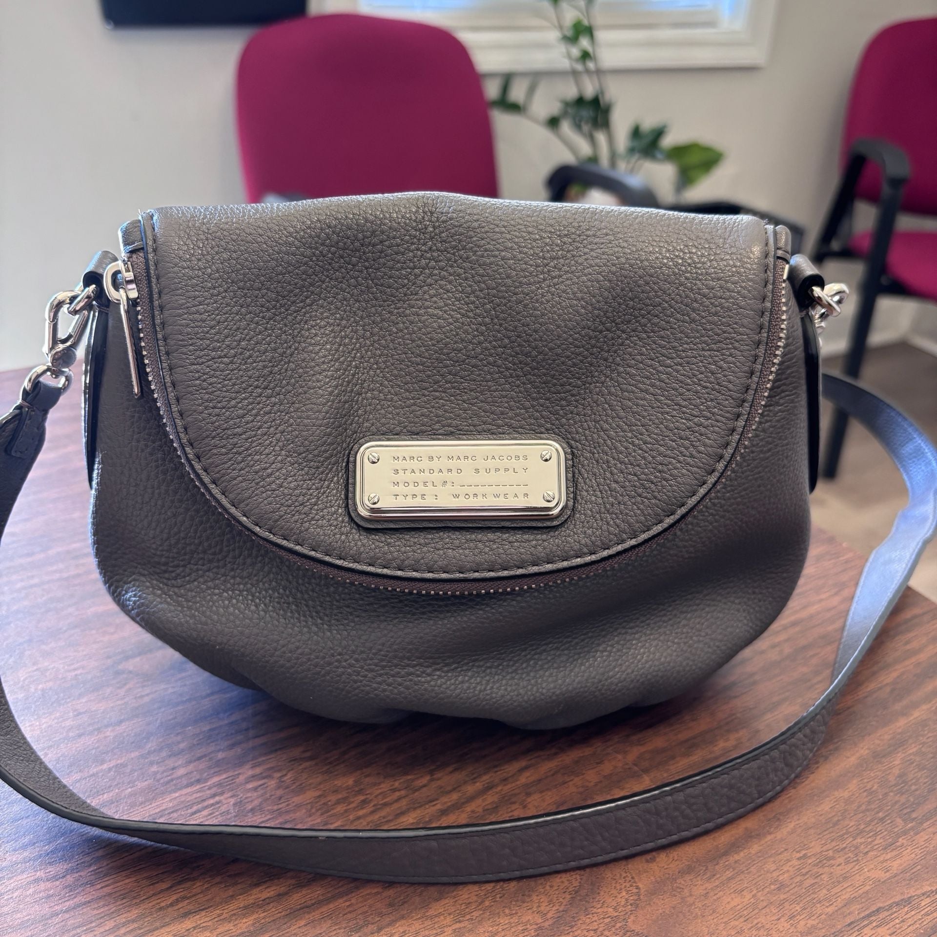 Marc by Marc Jacobs New Q Mini Natasha M0009409 Gray Leather Crossbody 2