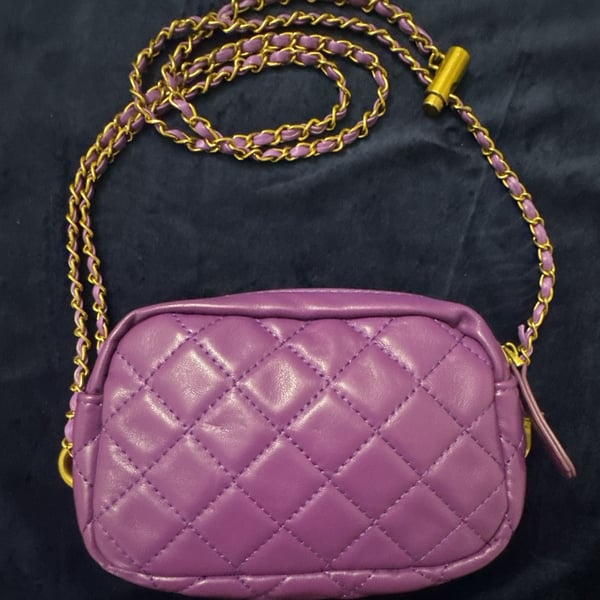 Quilted Mini Crossbody Bag boutique item great condition , trendy purple color !