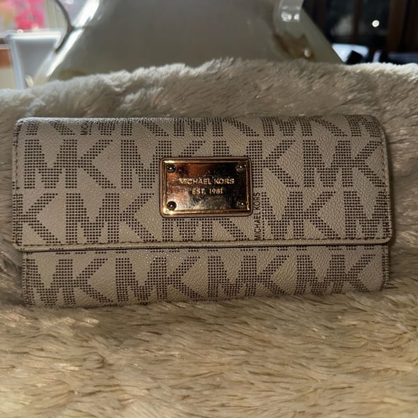 MICHAEL Michael Kors Monogrammed Vanilla Long Wallet w! checkbook insert