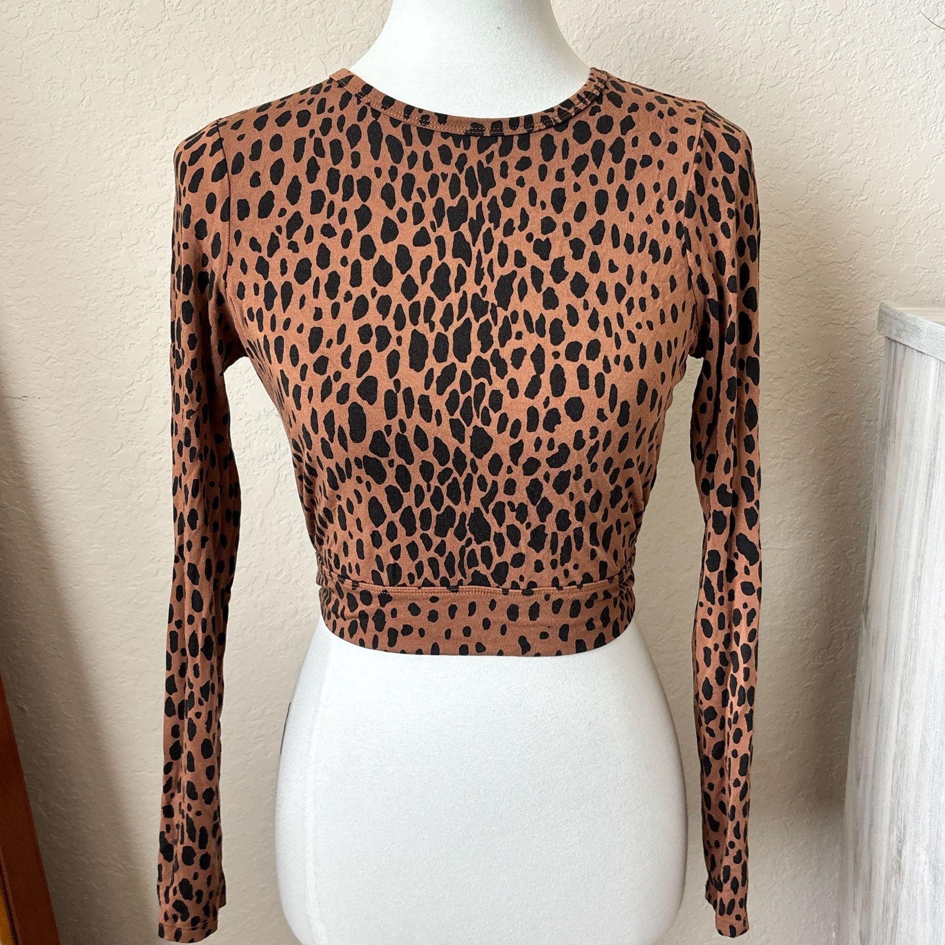 Good American Animal Leopard Print Crop Top Open Back Long Sleeve Size Small 4