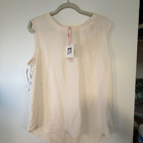 Anne Klein Sleeveless Blouse Size L Cream Silk-Blend Tank Top