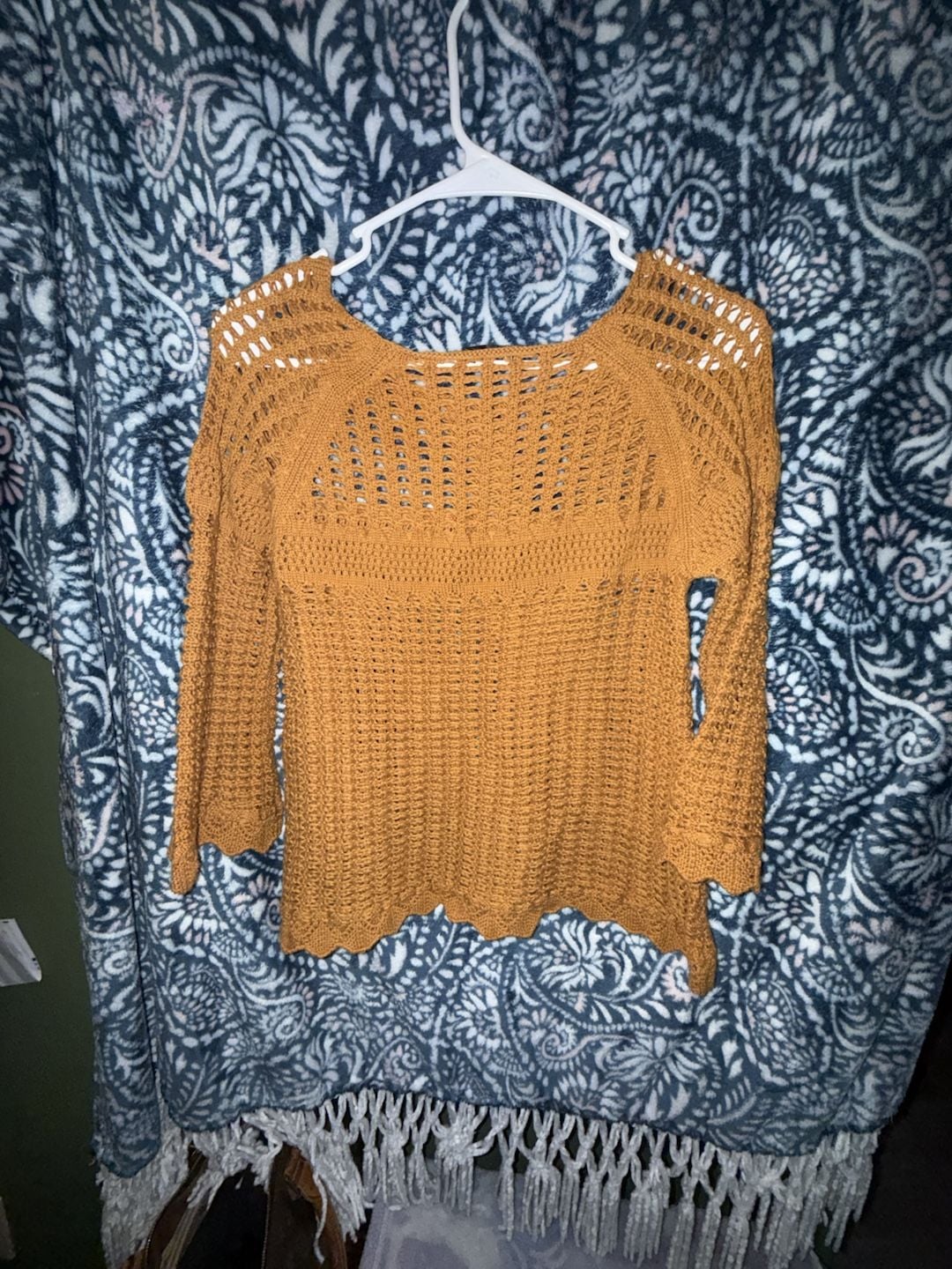 STAND OUT IN THE CROWD SWEATER, 4