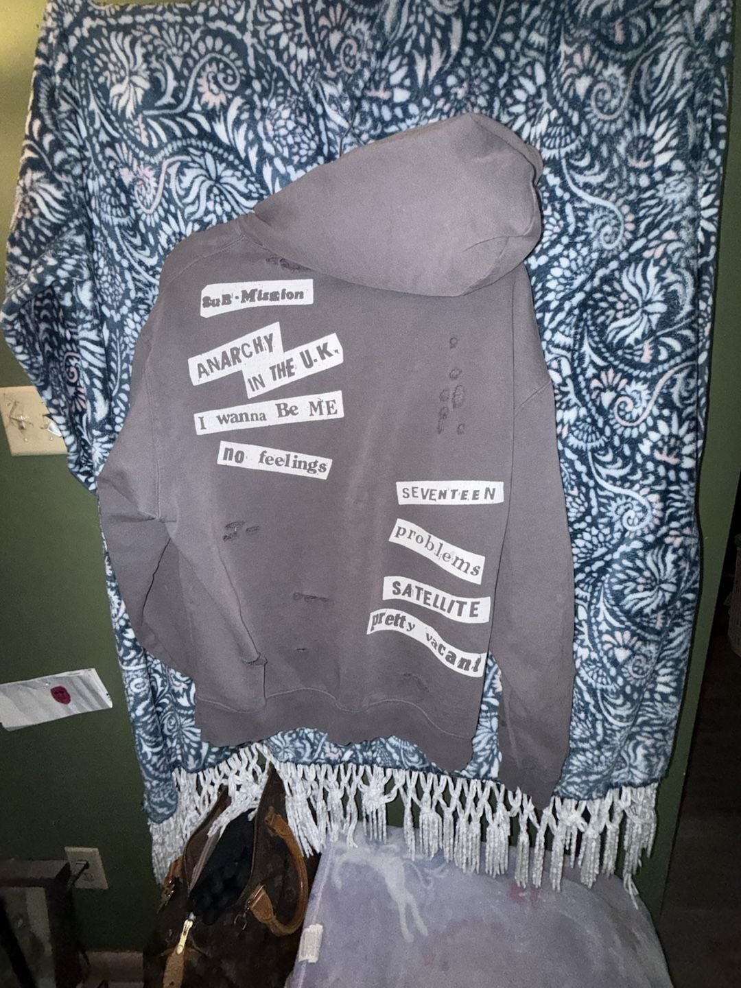 Sex Pistols Distressed Hoodie Size S/M Grey Graphic Sweatshirt 6