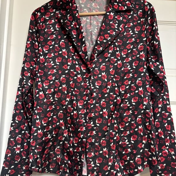 Notch Collar Button-Front Shirt XXS Black Red Floral Romantic goth, 90s grunge