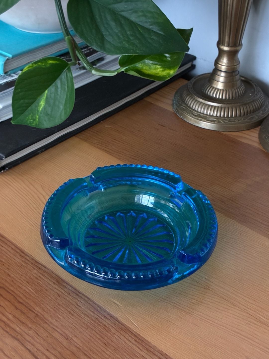 Indiana Glass Blue Sunburst Art Glass Ashtray 1