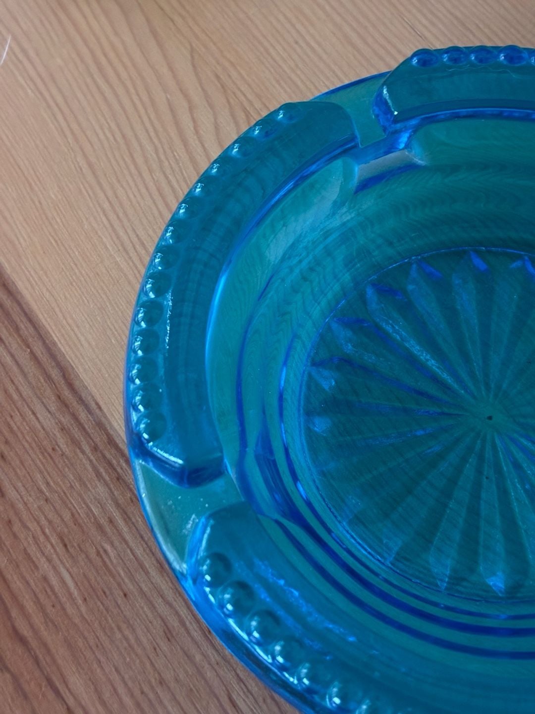 Indiana Glass Blue Sunburst Art Glass Ashtray 3