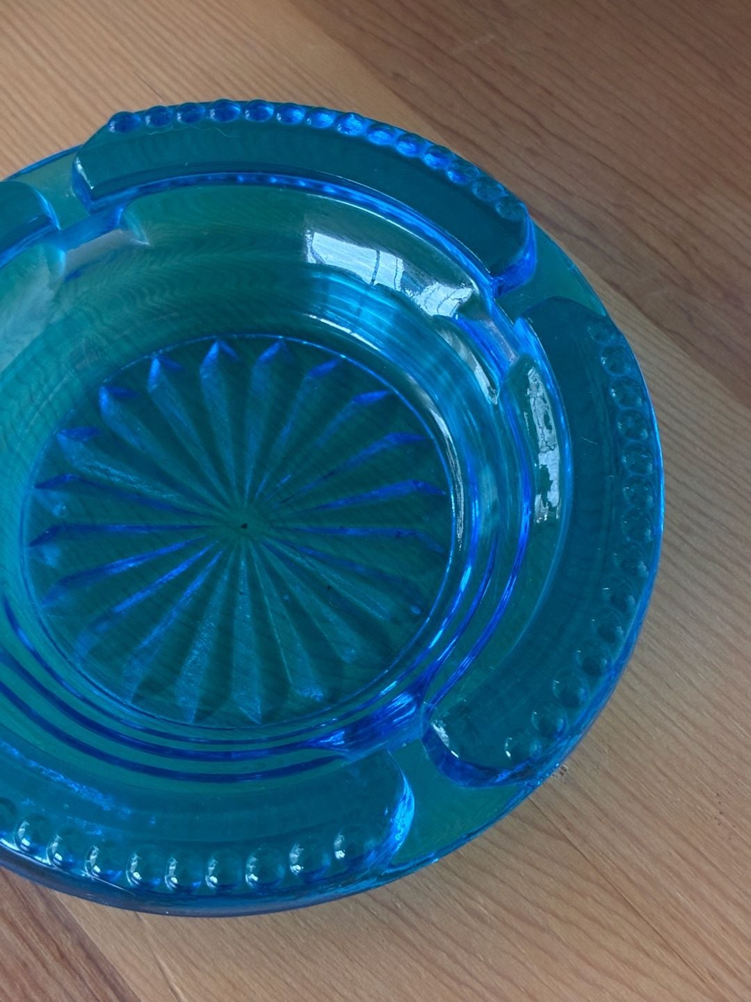Indiana Glass Blue Sunburst Art Glass Ashtray 4