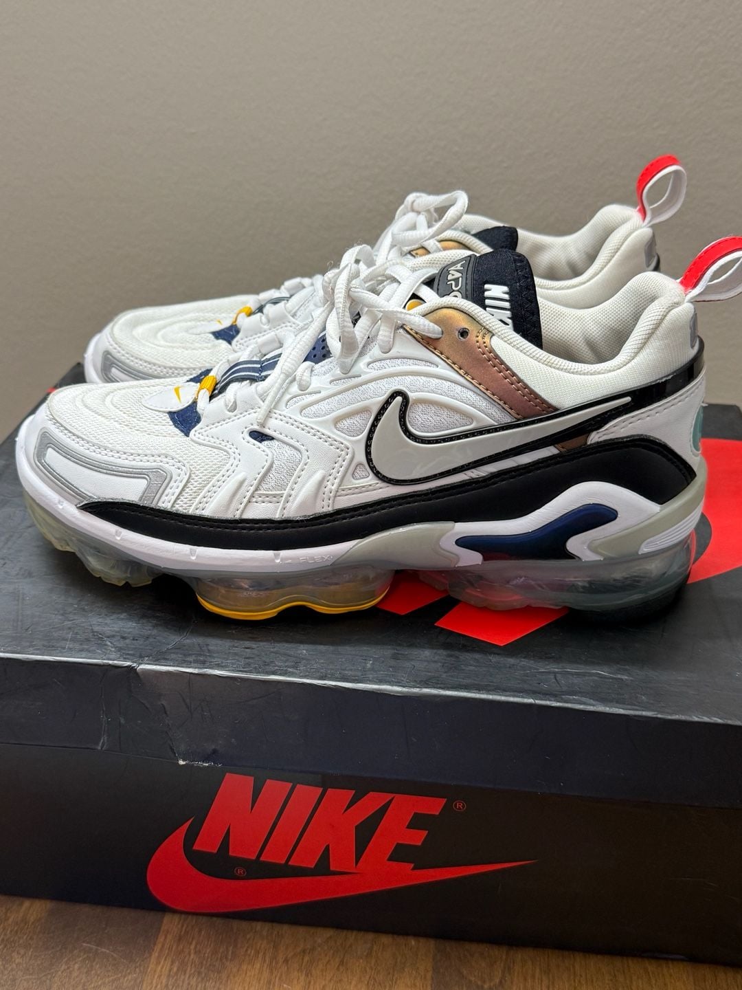 Nike Air VaporMax Evo White Tech Grey Midnight Navy DC9113-100 2