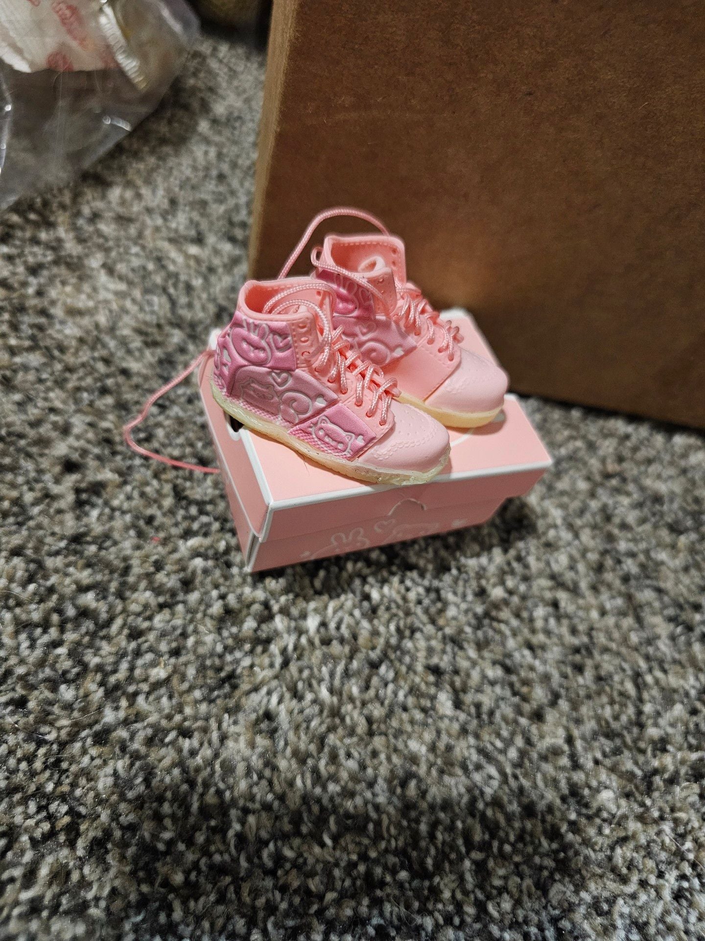 Miniverse Make It Mini Shoes High Top Pink Cat Sneakers *callout* 1