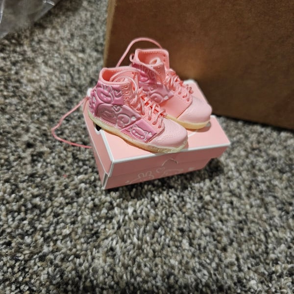 Miniverse Make It Mini Shoes High Top Pink Cat Sneakers *callout*