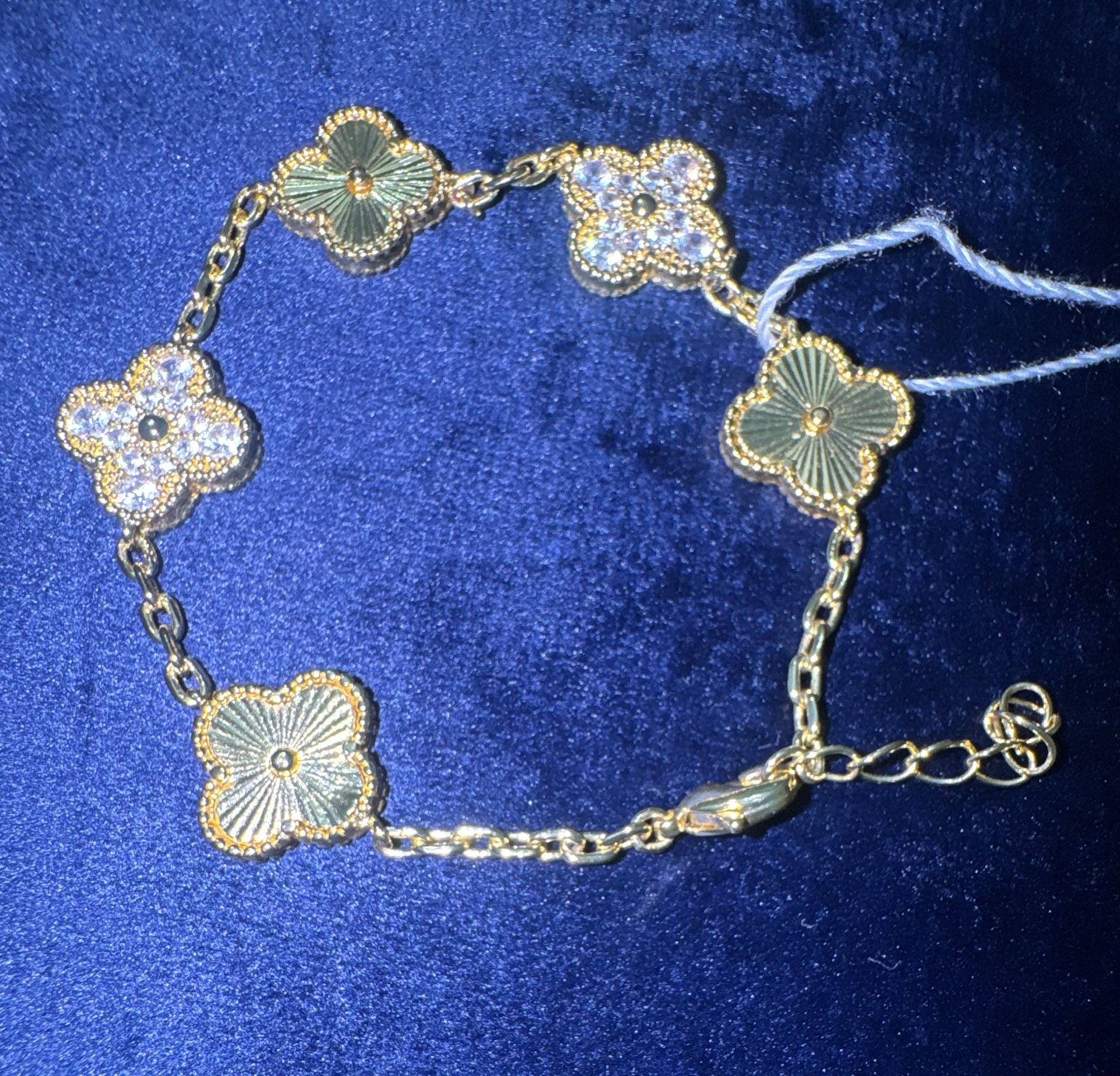 Clover Bracelet 18 K Gold Plated & water resistant 1