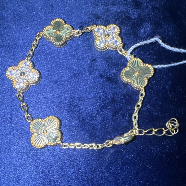 Clover Bracelet 18 K Gold Plated & water resistant