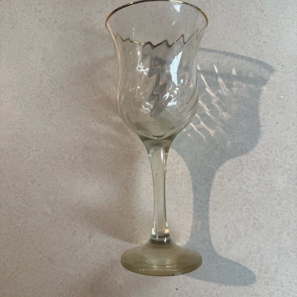 Crystal Clear Industries Regent Gold Wine Glass Gold Rim Swirl