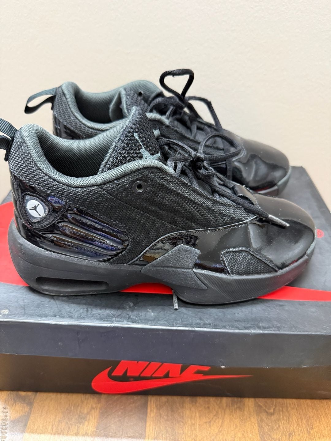 Jordan Max Aura 6 Grade School Black Anthracite 2