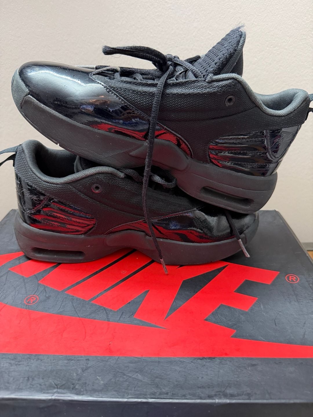 Jordan Max Aura 6 Grade School Black Anthracite 6