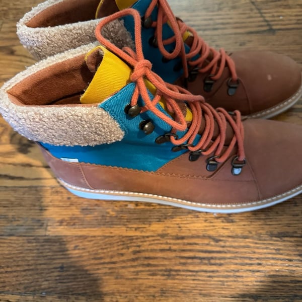 NWOB Toms Mesa Lace Up Leather Ankle Boots Sz 10 Brown Blue w Flaw