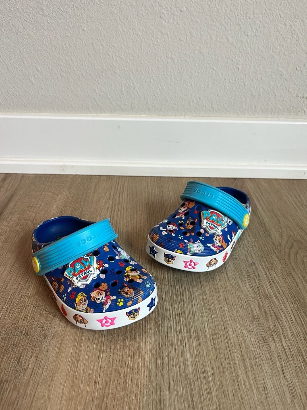 Crocs,Toddler Paw Patrol Clogs, Jibbetz, All Over Print, Blue/Multi, Slip Ons,6C 2
