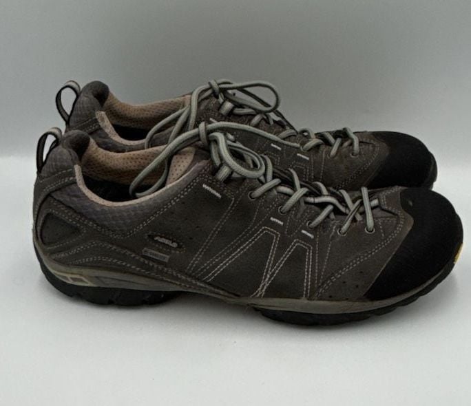 Asolo Men's Hiking Shoes Gray Vibram Soles
Size 10.5
#875
2