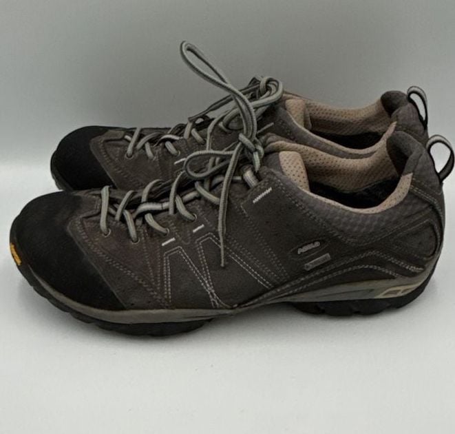 Asolo Men's Hiking Shoes Gray Vibram Soles
Size 10.5
#875
5