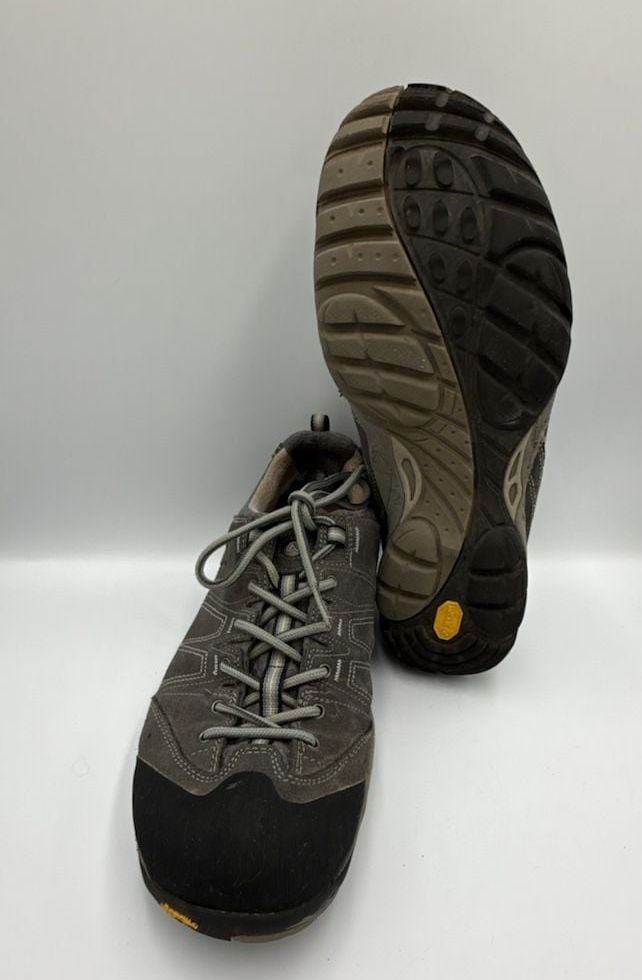 Asolo Men's Hiking Shoes Gray Vibram Soles
Size 10.5
#875
8