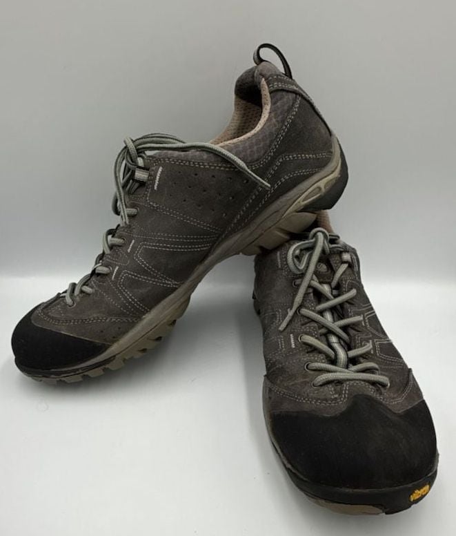 Asolo Men's Hiking Shoes Gray Vibram Soles
Size 10.5
#875
9