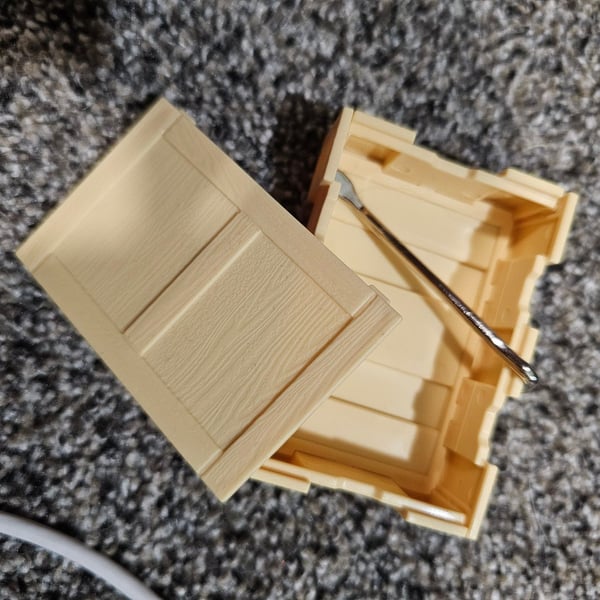 Zuru Mini Brands Masterpieces Crate and Crowbar Accessory