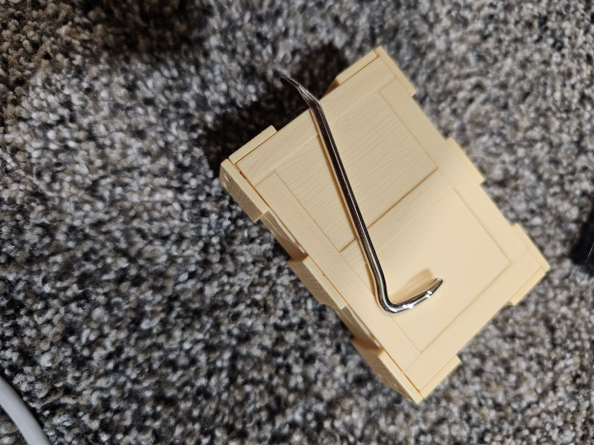 Zuru Mini Brands Masterpieces Crate and Crowbar Accessory 2