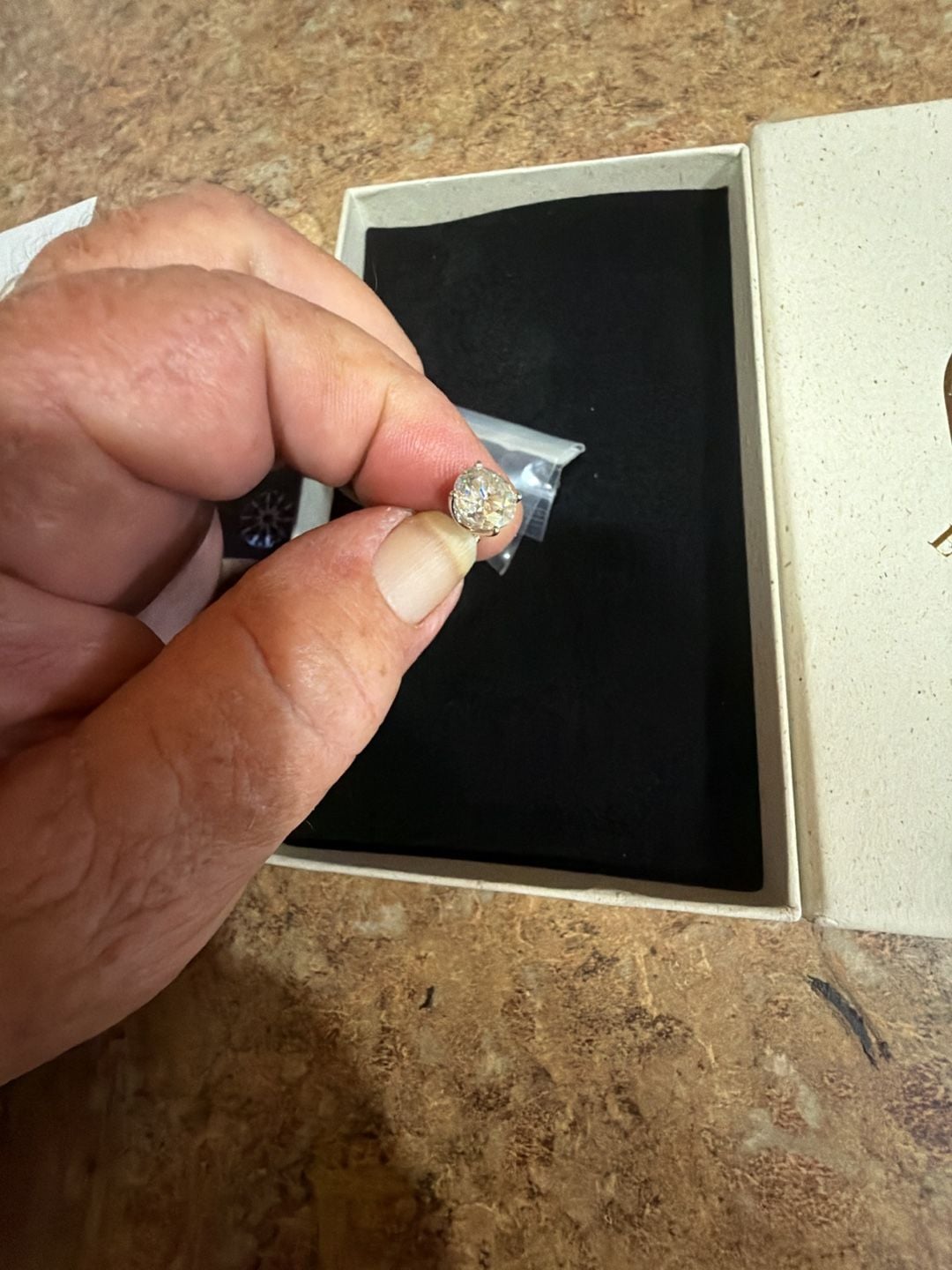 Esimorpym Diamond Stud Earrings with GIA Certificate and Box 1