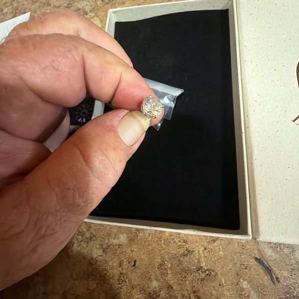 Esimorpym Diamond Stud Earrings with GIA Certificate and Box