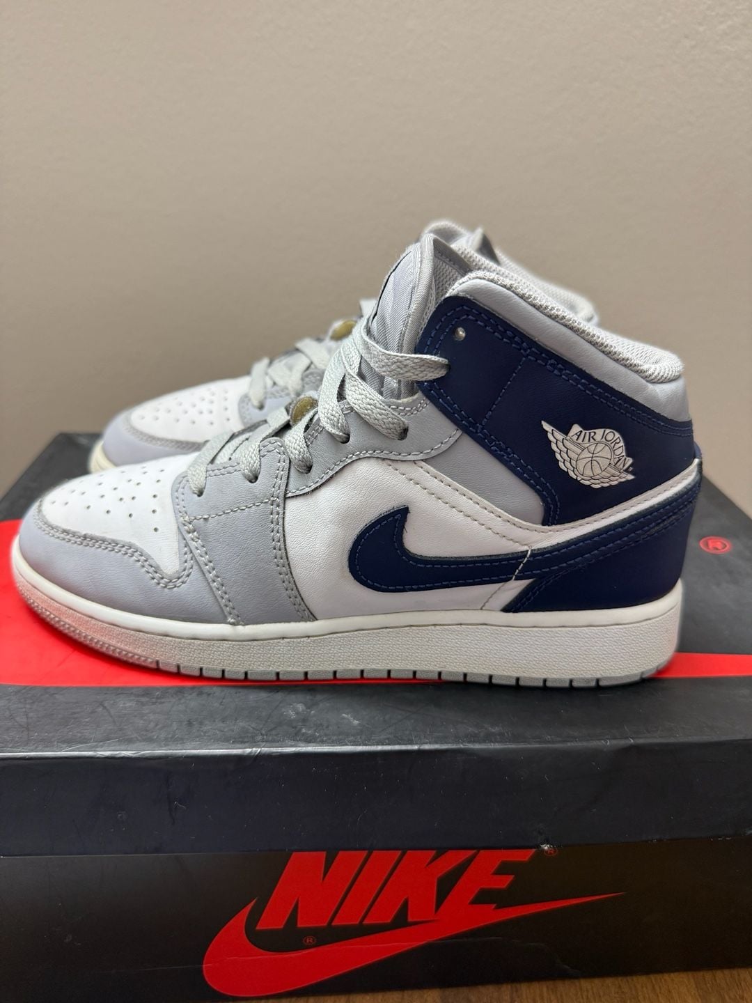 Jordan 1 Mid GS Wolf Grey Midnight Navy 2