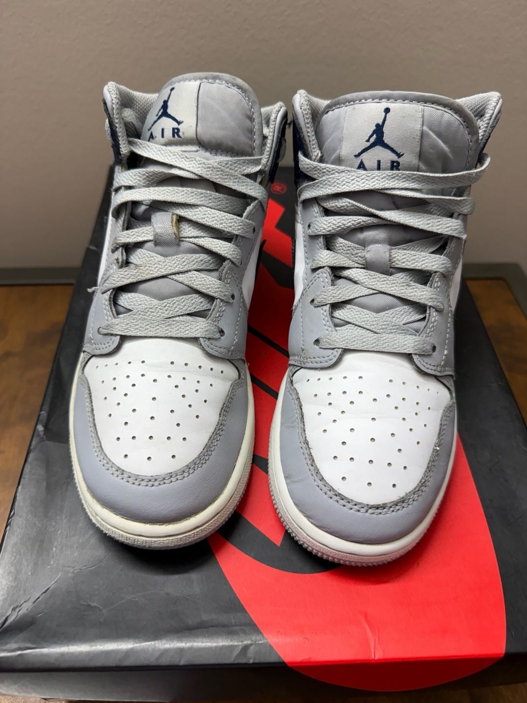 Jordan 1 Mid GS Wolf Grey Midnight Navy 3