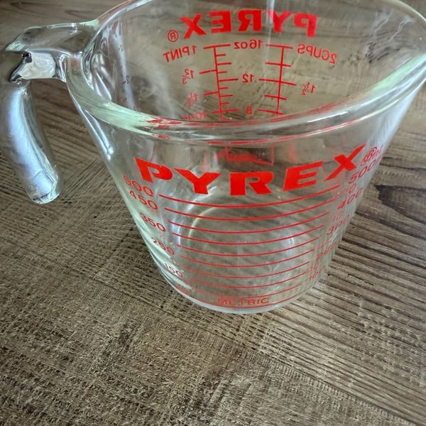 Vintage Pyrex 516 Measuring Cup 2 Cup Red Lettering Corning NY USA
