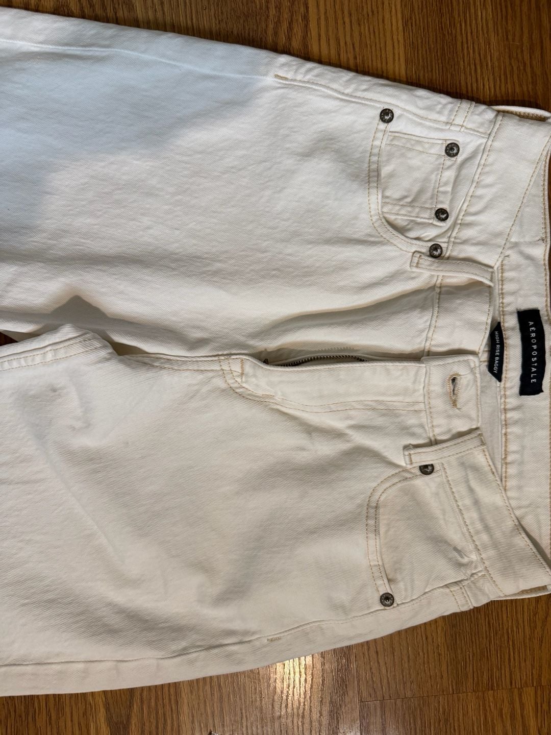 White areo jeans 3
