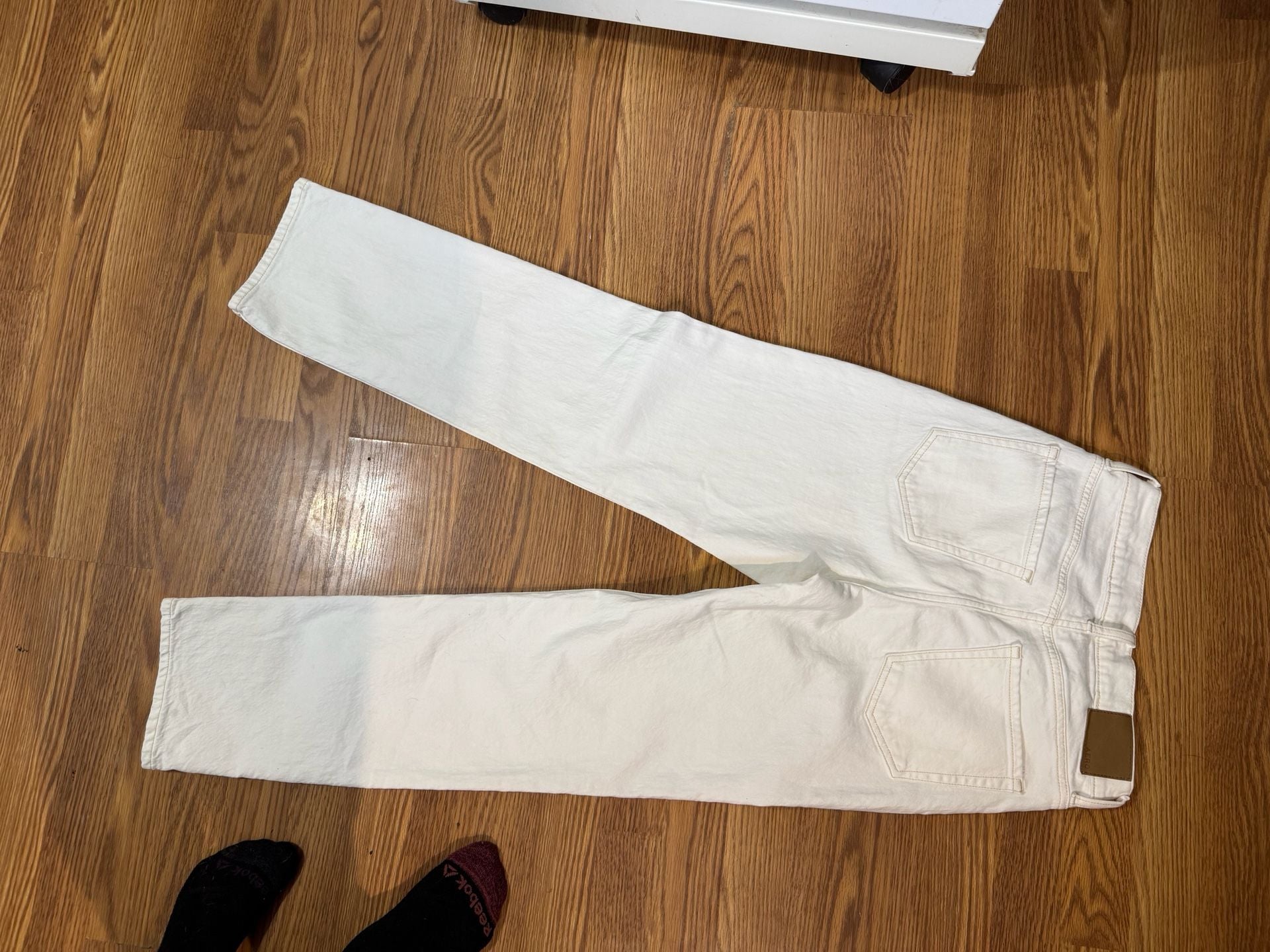 White areo jeans 6